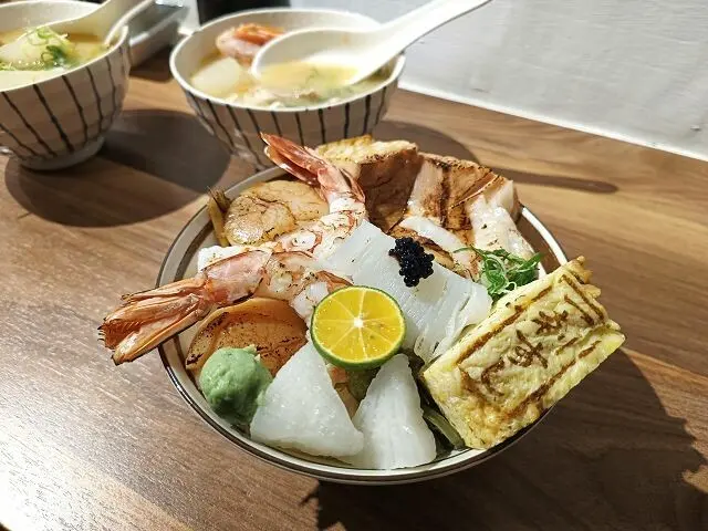 一刺生魚片丼飯13