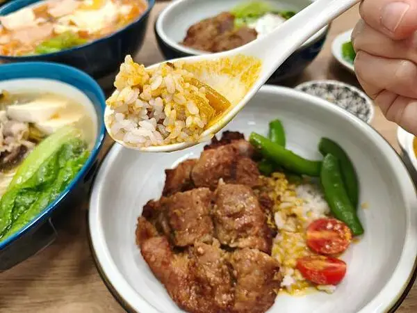 板橋美食推薦-香港mama X 參團火 - 港式料理/白金湯