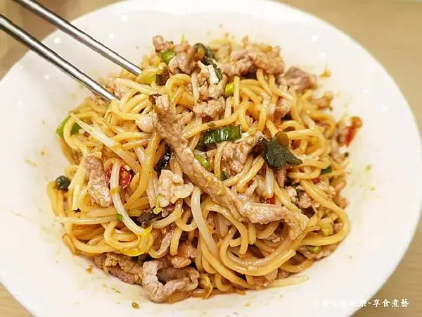 催淚皮蛋拌麵-豬一十五新北中和店 (3).jpg