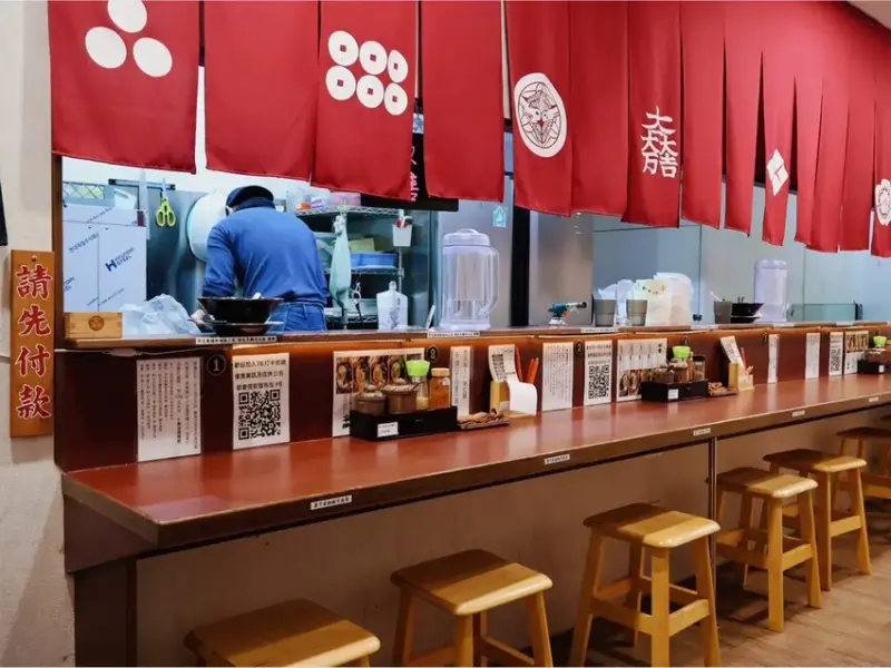 在樂華夜市也能吃到正宗日式風味的拉麵？「小林拉麵」客製化口味
