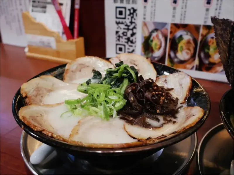 在樂華夜市也能吃到正宗日式風味的拉麵？「小林拉麵」客製化口味