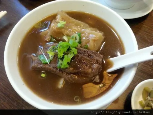 【台北車站】被評選為五顆星的牛肉麵，我心中的NO.1~點水樓懷寧店