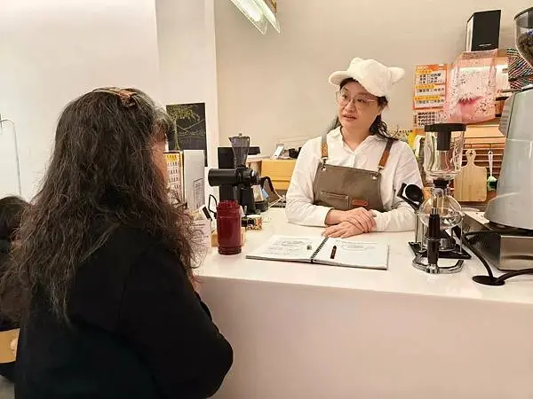 西門萬華-咖易啡命理咖啡館-感到累了嗎?來這喝一杯咖啡吃個輕