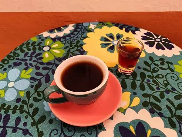 西門萬華-咖易啡命理咖啡館-感到累了嗎?來這喝一杯咖啡吃個輕