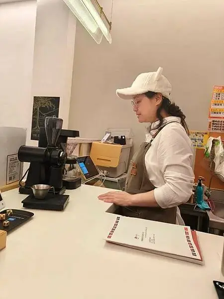 西門萬華-咖易啡命理咖啡館-感到累了嗎?來這喝一杯咖啡吃個輕