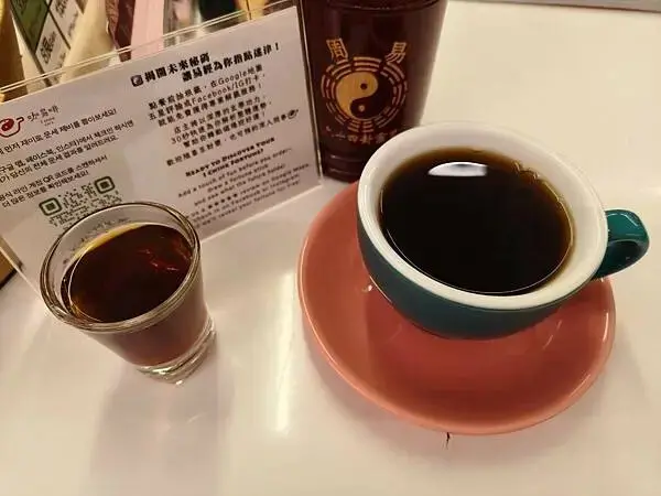 西門萬華-咖易啡命理咖啡館-感到累了嗎?來這喝一杯咖啡吃個輕