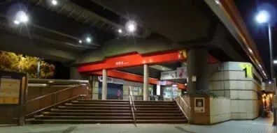 去士林夜市不要再吃炭烤雞排了｜推薦一家超讚烤雞正宗桶仔雞老闆