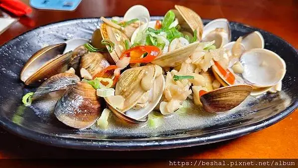 去士林夜市不要再吃炭烤雞排了｜推薦一家超讚烤雞正宗的雞老闆桶