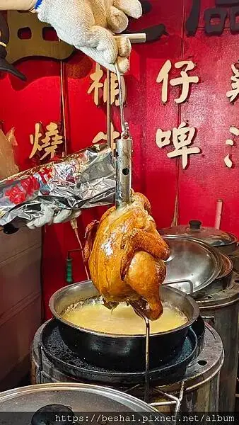 去士林夜市不要再吃炭烤雞排了｜推薦一家超讚烤雞正宗桶仔雞老闆