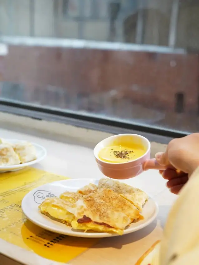 【台南早午餐推薦】早頓早午餐，讓我回訪N次！起司瀑布脆皮蛋餅