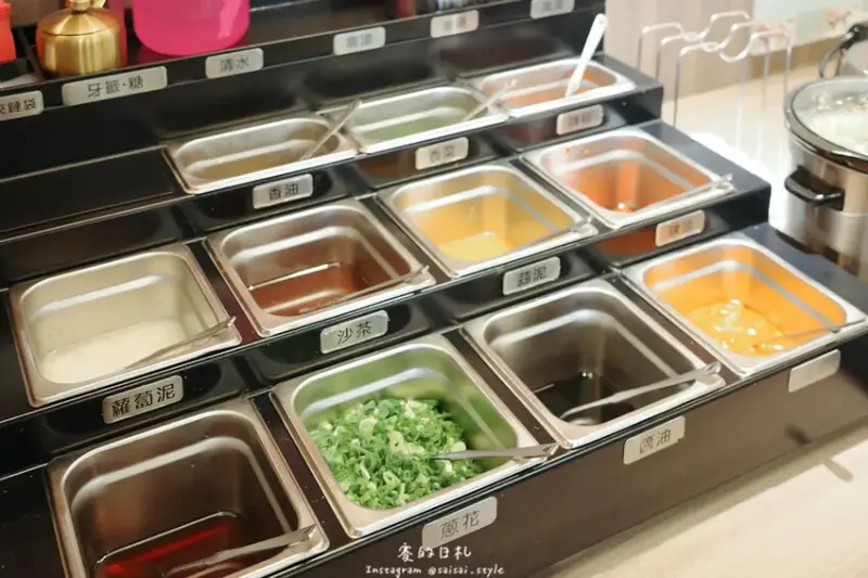 岩橙豐饌湯鍋｜台中東海美食｜平價美味滿分的海鮮與濃郁湯底大滿