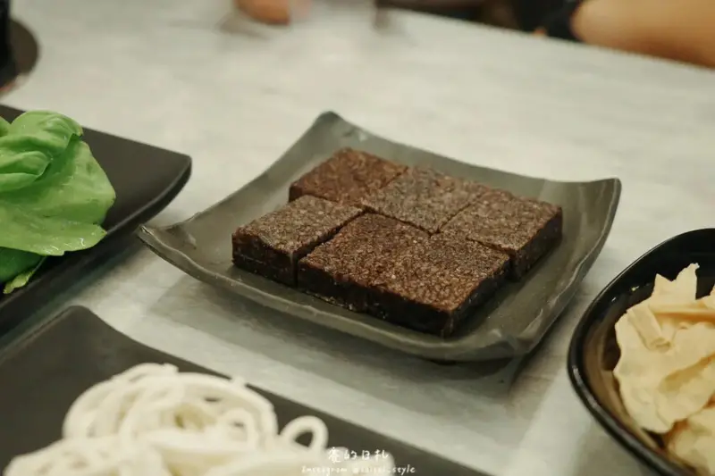 岩橙豐饌湯鍋｜台中東海美食｜平價美味滿分的海鮮與濃郁湯底大滿