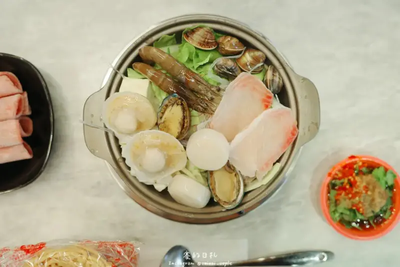 岩橙豐饌湯鍋｜台中東海美食｜平價美味滿分的海鮮與濃郁湯底大滿