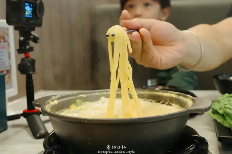 岩橙豐饌湯鍋｜台中東海美食｜平價美味滿分的海鮮與濃郁湯底大滿