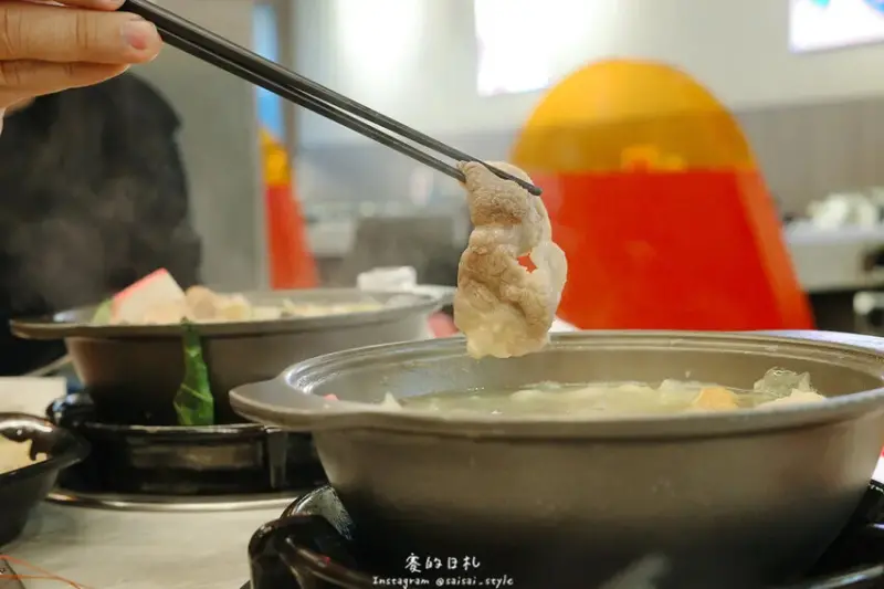 岩橙豐饌湯鍋｜台中東海美食｜平價美味滿分的海鮮與濃郁湯底大滿