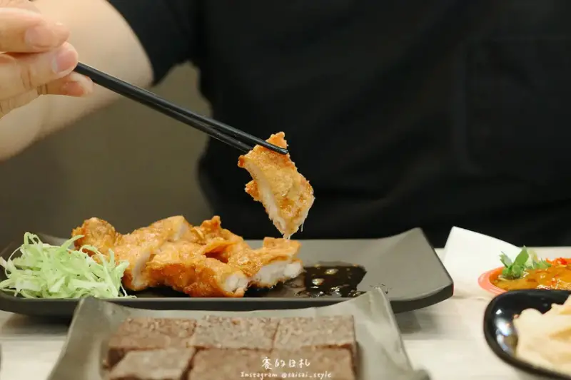 岩橙豐饌湯鍋｜台中東海美食｜平價美味滿分的海鮮與濃郁湯底大滿