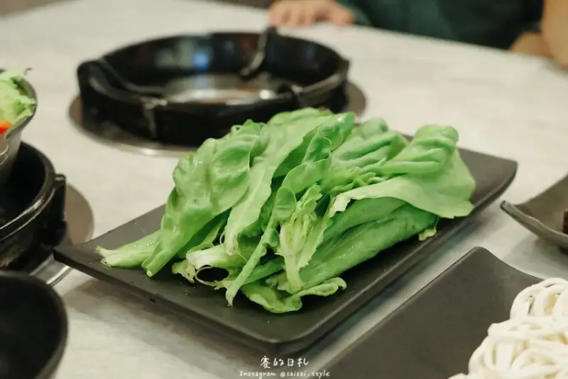 岩橙豐饌湯鍋｜台中東海美食｜平價美味滿分的海鮮與濃郁湯底大滿