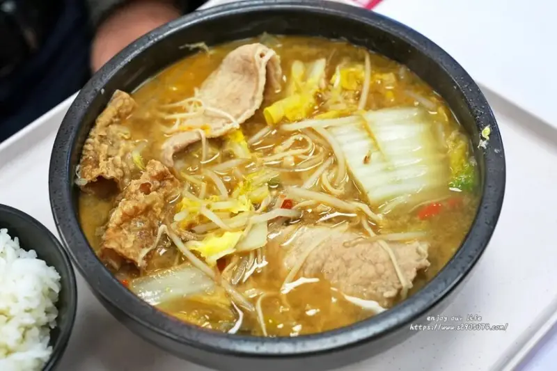 高雄-成順水煮肉片&酸菜魚專賣(熱河店)✔一個人也能獨享酸菜