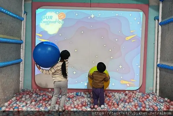 {台中美食}咱們小時候/全台唯一親子派對餐廳，全新200坪環