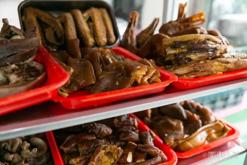 桃園楊梅高CP值小吃店推薦-高榮小吃店，經濟實惠的代名語！便宜好吃的餐點讓店裡總是門庭若市 @圍事小哥的幸福相框