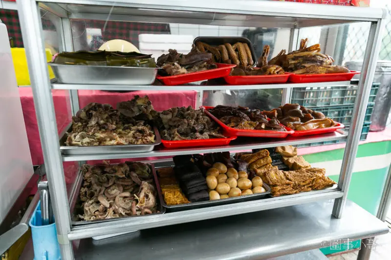 桃園楊梅高CP值小吃店推薦-高榮小吃店，經濟實惠的代名語！便宜好吃的餐點讓店裡總是門庭若市 @圍事小哥的幸福相框