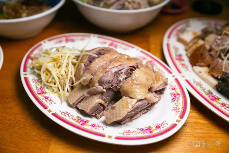 桃園楊梅高CP值小吃店推薦-高榮小吃店，經濟實惠的代名語！便宜好吃的餐點讓店裡總是門庭若市 @圍事小哥的幸福相框