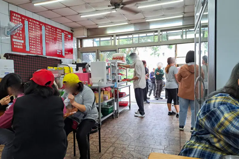 桃園楊梅高CP值小吃店推薦-高榮小吃店，經濟實惠的代名語！便宜好吃的餐點讓店裡總是門庭若市 @圍事小哥的幸福相框