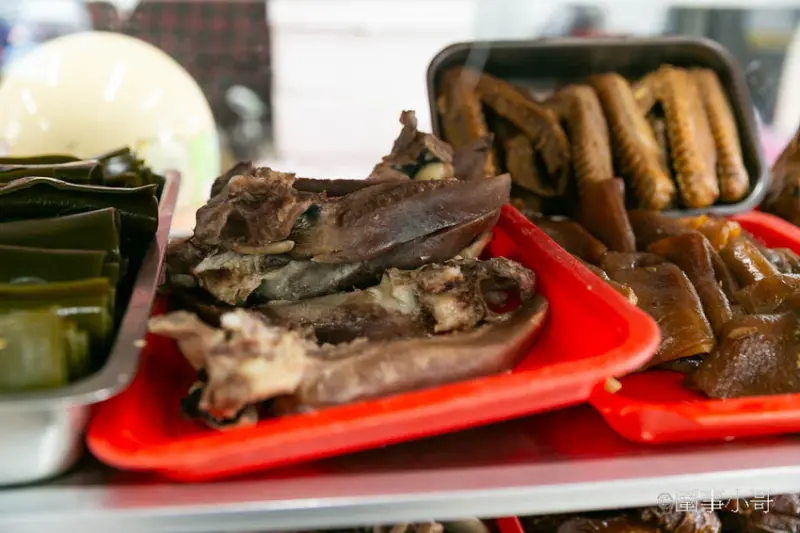 桃園楊梅高CP值小吃店推薦-高榮小吃店，經濟實惠的代名語！便宜好吃的餐點讓店裡總是門庭若市 @圍事小哥的幸福相框