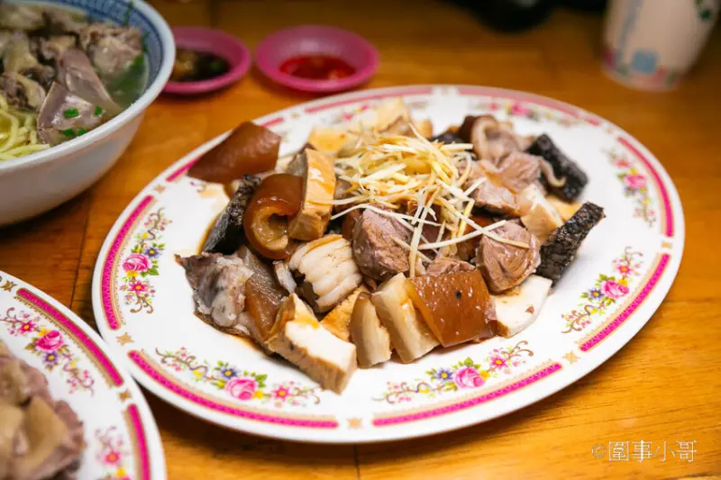 桃園楊梅高CP值小吃店推薦-高榮小吃店，經濟實惠的代名語！便宜好吃的餐點讓店裡總是門庭若市 @圍事小哥的幸福相框