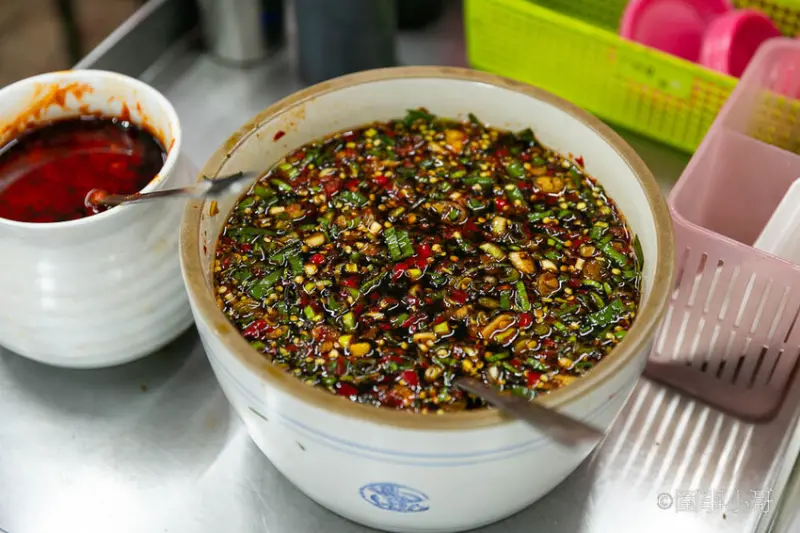 桃園楊梅高CP值小吃店推薦-高榮小吃店，經濟實惠的代名語！便宜好吃的餐點讓店裡總是門庭若市 @圍事小哥的幸福相框