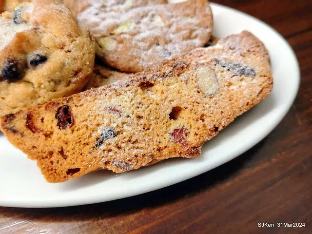 「玉虫畫室 tama.atelier｣(Coffee shop, liberary and painting studio three in one complex houe)， Nangang, Taipei, Mar 31, 2024, SJKen.