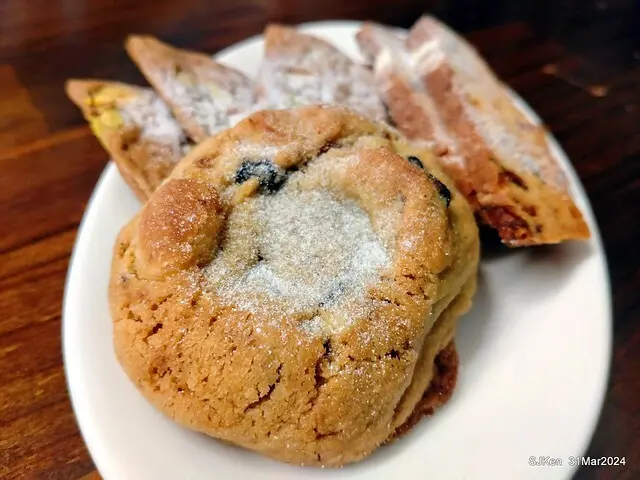 「玉虫畫室 tama.atelier｣(Coffee shop, liberary and painting studio three in one complex houe)， Nangang, Taipei, Mar 31, 2024, SJKen.