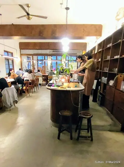 「玉虫畫室 tama.atelier｣(Coffee shop, liberary and painting studio three in one complex houe)， Nangang, Taipei, Mar 31, 2024, SJKen.