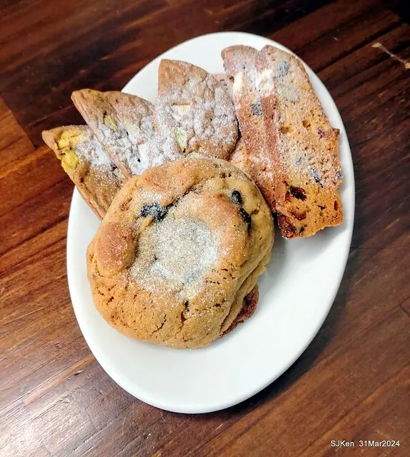 「玉虫畫室 tama.atelier｣(Coffee shop, liberary and painting studio three in one complex houe)， Nangang, Taipei, Mar 31, 2024, SJKen.