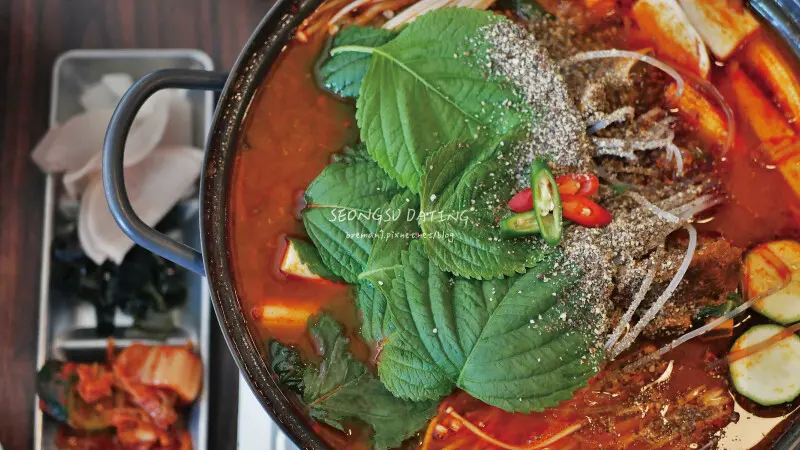 《台中西區》可約聖水│新開幕馬鈴薯排骨湯與蒜味辣雞湯專賣店