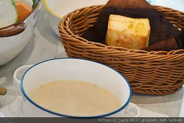 {台中美食}梨子-東海森林店，東海大學內超唯美親子友善森林系