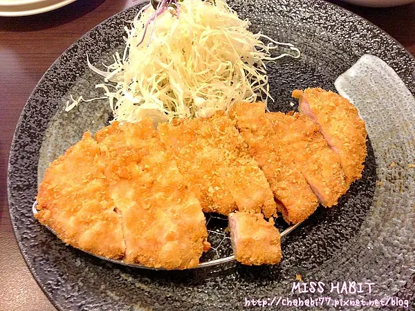 【中正紀念堂美食】味道偏台式量多吃好撐的日本料理  。桃屋日本料理