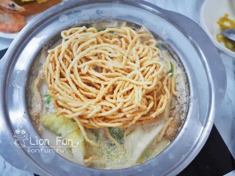 嘉義火鍋推薦 ｜逸小鍋鍋の物-嘉義仁愛店。百元鍋物｜親子共鍋