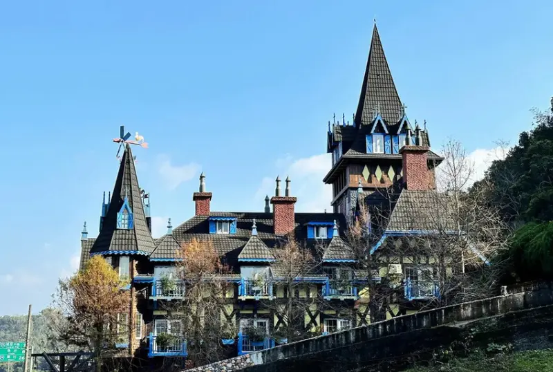 霍爾的移動城堡在埔里，藍色城堡X茱諾法式甜點，埔里超人氣甜點