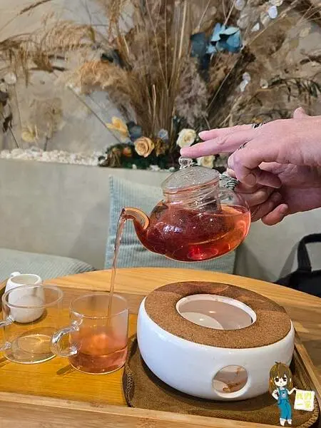 桃園平鎮 穿越乾燥花海，漫步浪漫韓系咖啡館 — 禾曼咖啡 H