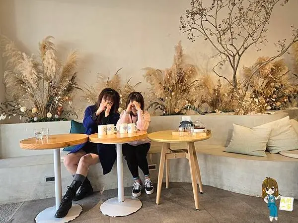 桃園平鎮 穿越乾燥花海，漫步浪漫韓系咖啡館 — 禾曼咖啡 H