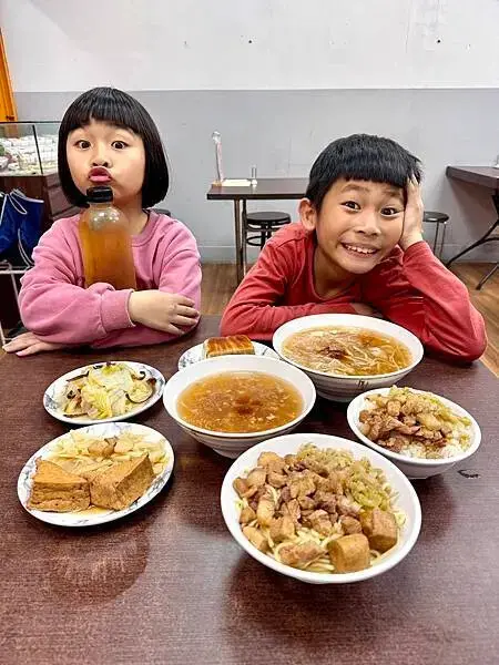 台中北區美食 巷弄老味道 鄉味赤肉羹 獨特的魷魚羹 傳統家鄉