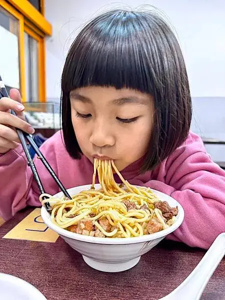 台中北區美食 巷弄老味道 鄉味赤肉羹 獨特的魷魚羹 傳統家鄉