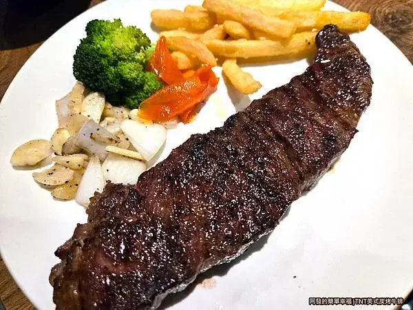 TNT美式炭烤牛排11-美國霜降翼板牛排.jpg