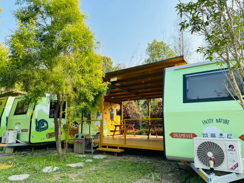 【築夢森居】嘉義親子旅行必訪！野奢豪華露營車開箱，超多元體驗