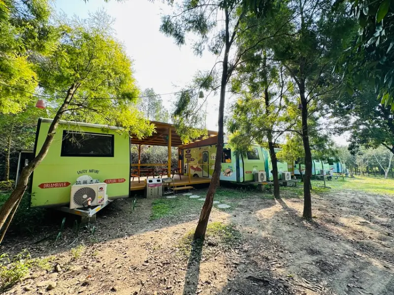 【築夢森居】嘉義親子旅行必訪！野奢豪華露營車開箱，超多元體驗