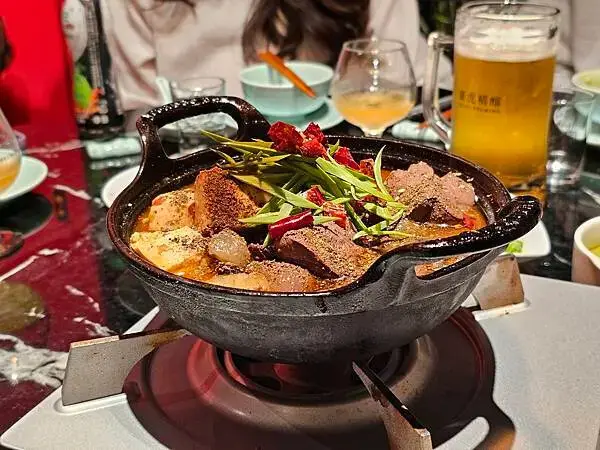 (胖樺食記)民生社區預約困難「李白白鴛鴦麻辣鍋」/鍋底如藝術
