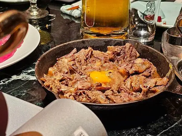 (胖樺食記)民生社區預約困難「李白白鴛鴦麻辣鍋」/鍋底如藝術