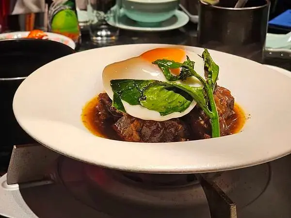 (胖樺食記)民生社區預約困難「李白白鴛鴦麻辣鍋」/鍋底如藝術