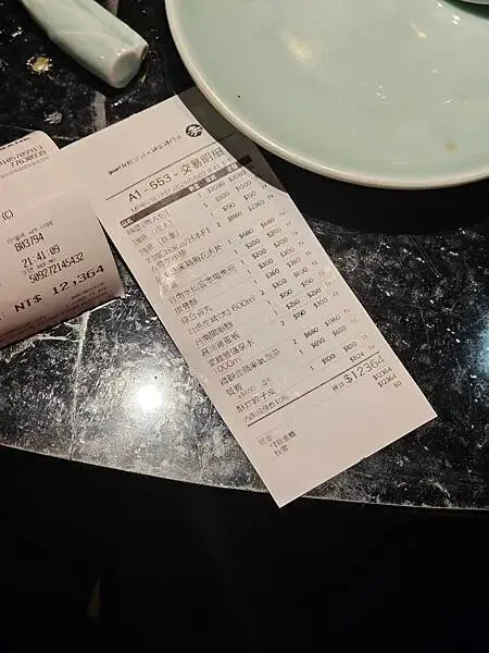 (胖樺食記)民生社區預約困難「李白白鴛鴦麻辣鍋」/鍋底如藝術